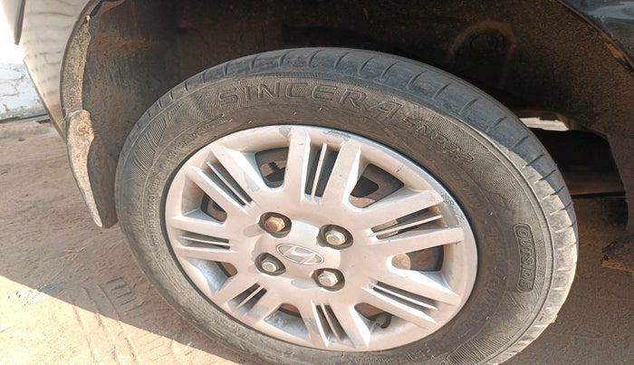 2011 Hyundai Santro Xing GLS PLUS AUDIO, CNG, Manual, 1,22,858 km, tyre