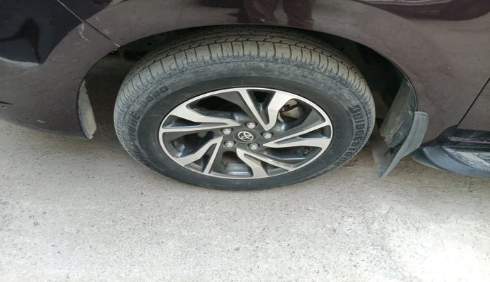 2022 Toyota Innova Crysta 2.4 GX AT 7 STR, Diesel, Automatic, 38,881 km, tyre