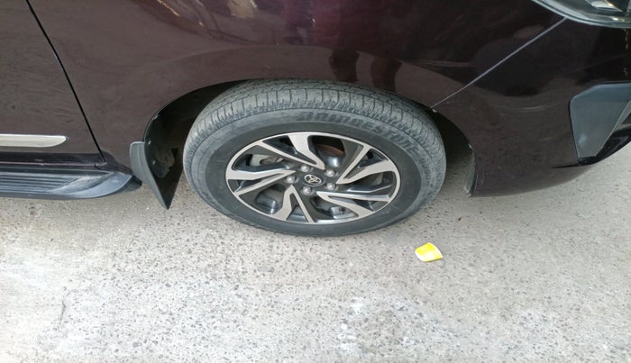 2022 Toyota Innova Crysta 2.4 GX AT 7 STR, Diesel, Automatic, 38,881 km, tyre