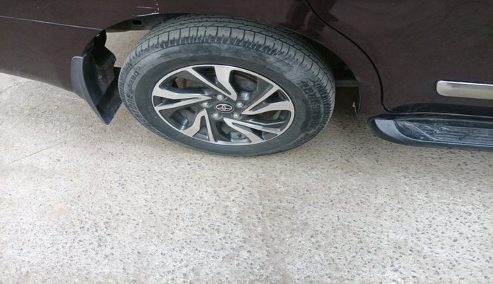 2022 Toyota Innova Crysta 2.4 GX AT 7 STR, Diesel, Automatic, 38,881 km, tyre