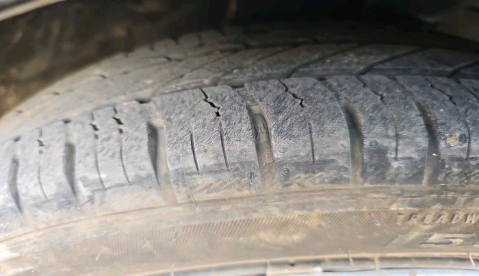 2015 Hyundai Eon MAGNA +, Petrol, Manual, 58,254 km, tyre