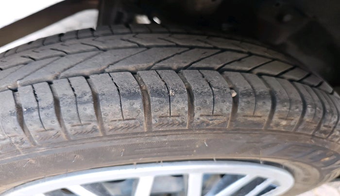 2015 Hyundai Eon MAGNA +, Petrol, Manual, 58,254 km, tyre