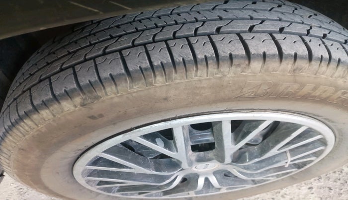 2021 Maruti Vitara Brezza LXI, Petrol, Manual, 1,20,368 km, tyre