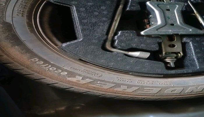 2021 Maruti Vitara Brezza LXI, Petrol, Manual, 1,20,368 km, tyre