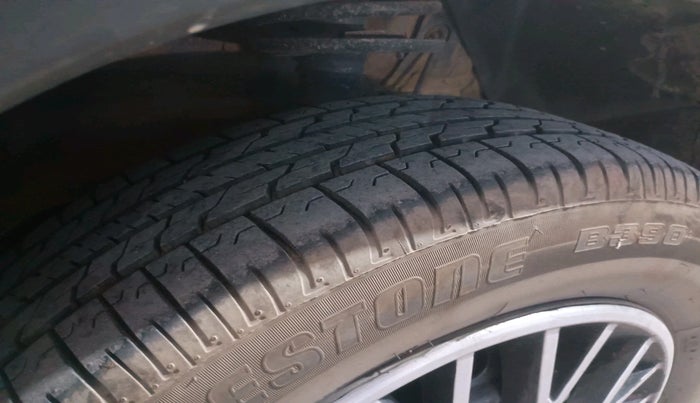 2021 Maruti Vitara Brezza LXI, Petrol, Manual, 1,20,368 km, tyre