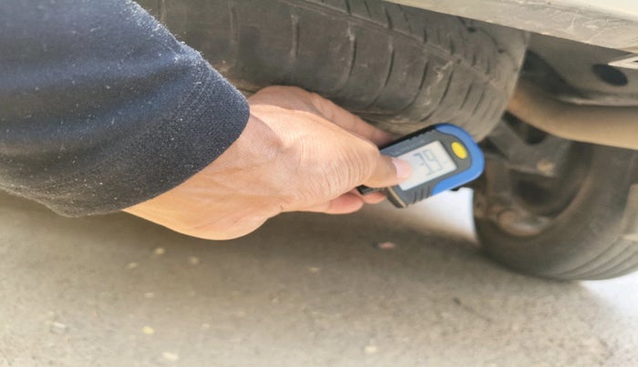 2017 Toyota Innova Crysta 2.4 GX 8 STR, Diesel, Manual, 2,38,742 km, tyre