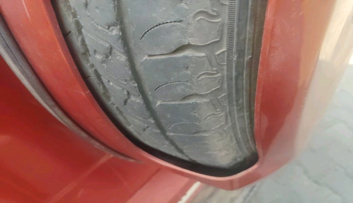 2017 Mahindra TUV300 T6, Diesel, Manual, 1,71,376 km, tyre