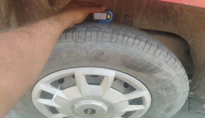 2017 Mahindra TUV300 T6, Diesel, Manual, 1,71,376 km, tyre