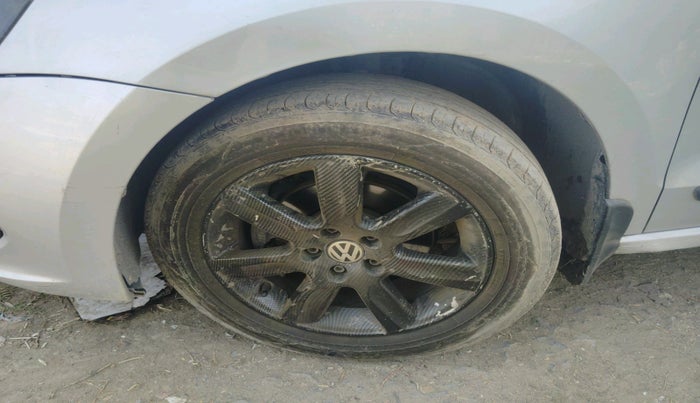 2010 Volkswagen Vento HIGHLINE DIESEL 1.6, Diesel, Manual, 1,52,003 km, tyre