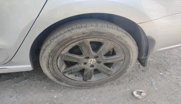 2010 Volkswagen Vento HIGHLINE DIESEL 1.6, Diesel, Manual, 1,52,003 km, tyre