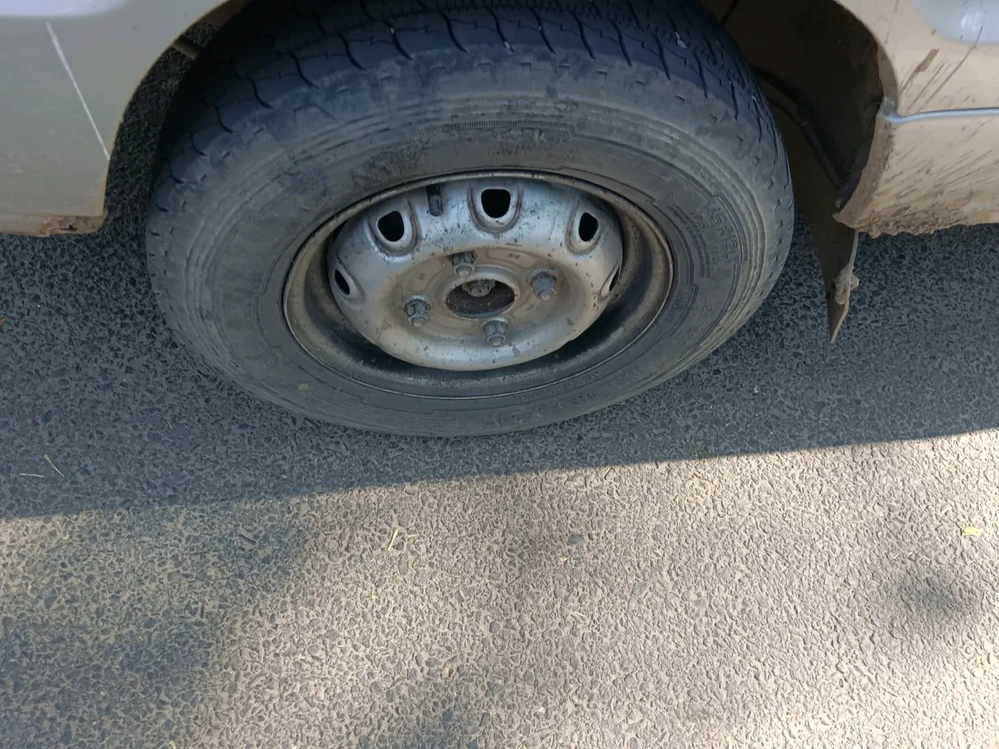 2017 Maruti OMNI E 8 STR, Petrol, Manual, 54,080 km, tyre