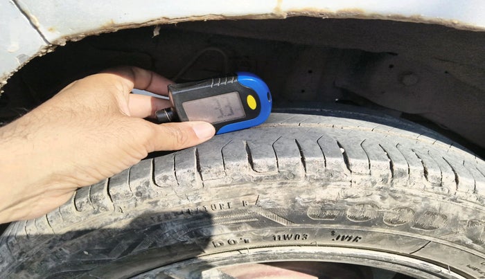 2015 Hyundai Eon ERA +, Petrol, Manual, 84,367 km, tyre