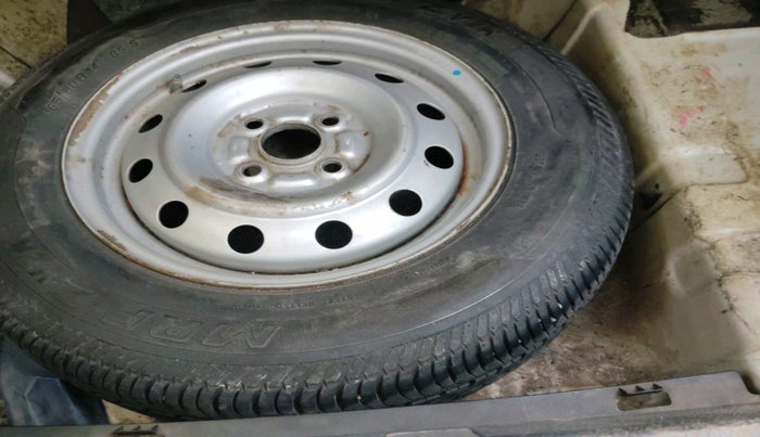 2011 Maruti Swift Dzire LXI, Petrol, Manual, 92,337 km, tyre