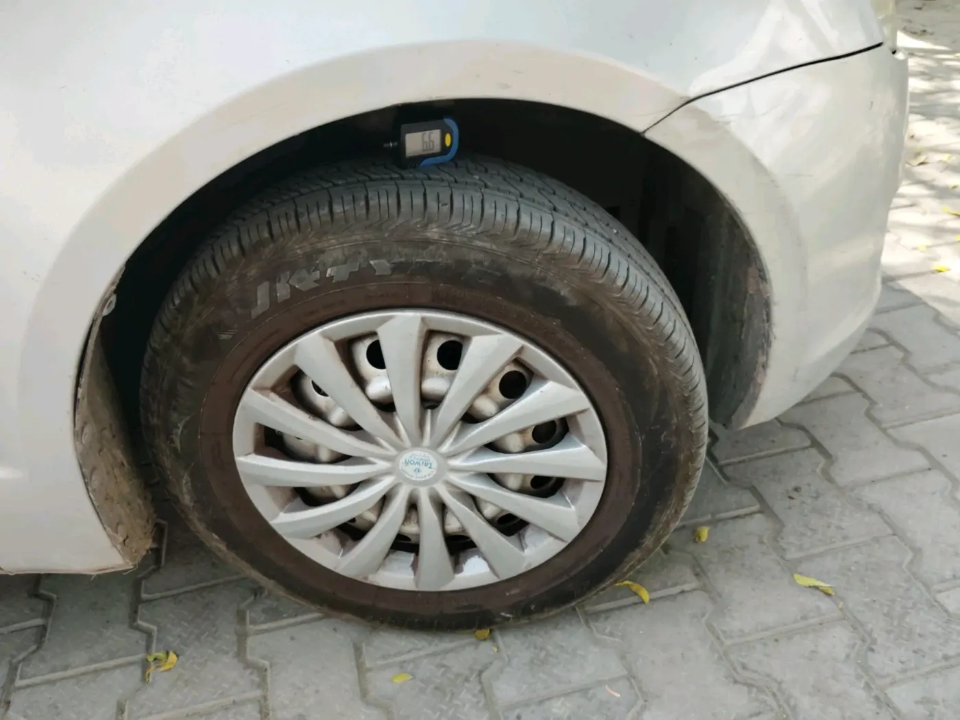 2011 Maruti Swift Dzire LXI, Petrol, Manual, 92,337 km, tyre