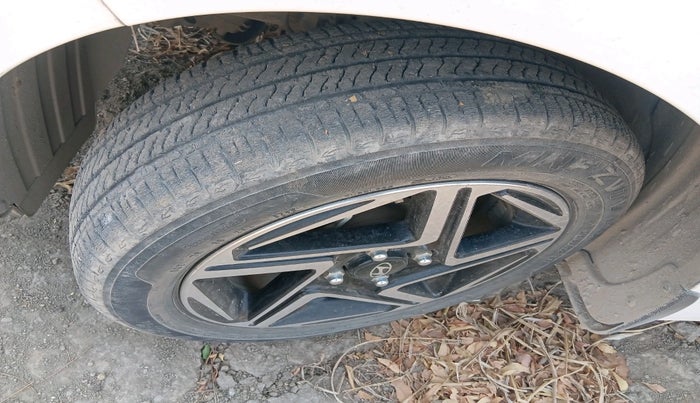 2023 Hyundai GRAND I10 NIOS ASTA AMT 1.2 KAPPA VTVT, Petrol, Automatic, 25,204 km, tyre