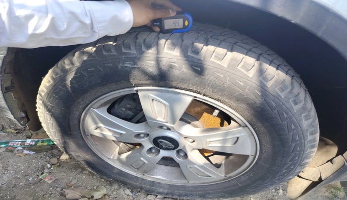 2014 Mahindra XUV500 W8, Diesel, Manual, 1,07,949 km, tyre