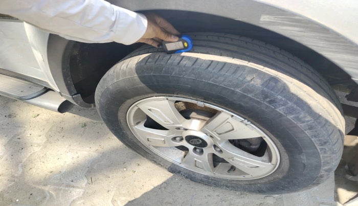 2014 Mahindra XUV500 W8, Diesel, Manual, 1,07,949 km, tyre