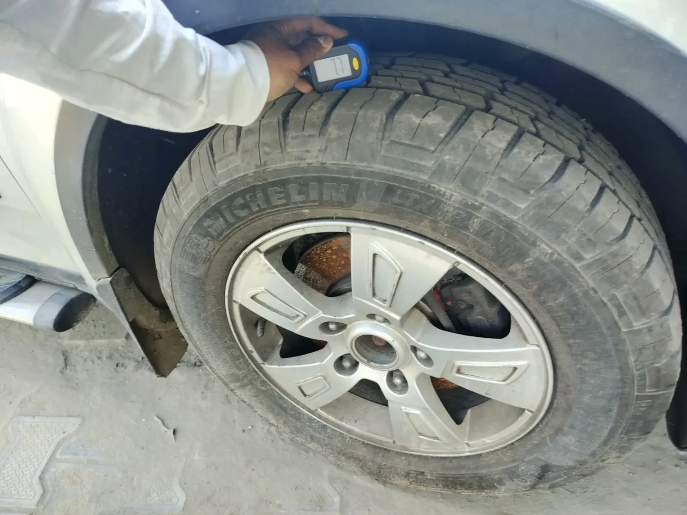 2014 Mahindra XUV500 W8, Diesel, Manual, 1,07,949 km, tyre