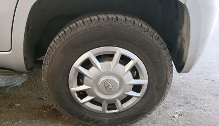 2017 Mahindra TUV300 T6, Diesel, Manual, 1,99,012 km, tyre