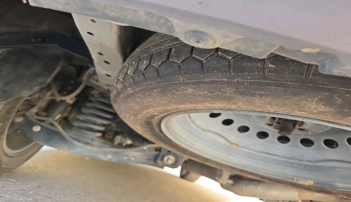 2023 Mahindra XUV700 AX 7 LUXURY P AT 7 STR, Petrol, Automatic, 40,366 km, tyre