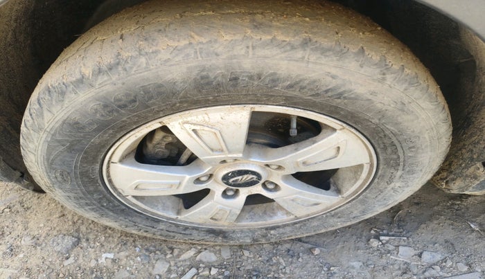 2012 Mahindra XUV500 W8, Diesel, Manual, 1,80,000 km, tyre