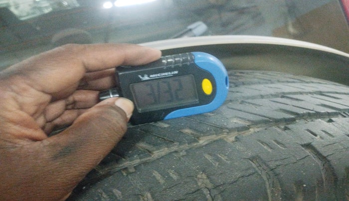 2010 Ford Endeavour 3.0L 4X2 AT, Diesel, Automatic, 1,68,981 km, tyre