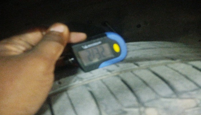 2010 Ford Endeavour 3.0L 4X2 AT, Diesel, Automatic, 1,68,981 km, tyre