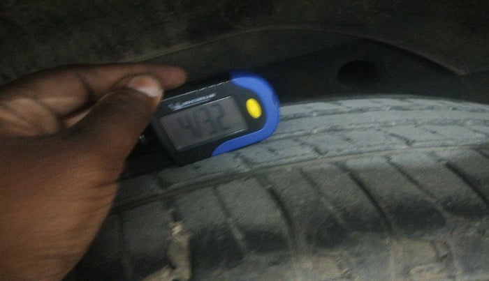 2010 Ford Endeavour 3.0L 4X2 AT, Diesel, Automatic, 1,68,981 km, tyre