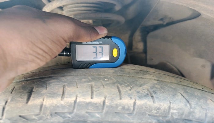 2012 Ford Fiesta Classic SXI 1.6 PETROL, Petrol, Manual, 1,05,591 km, tyre