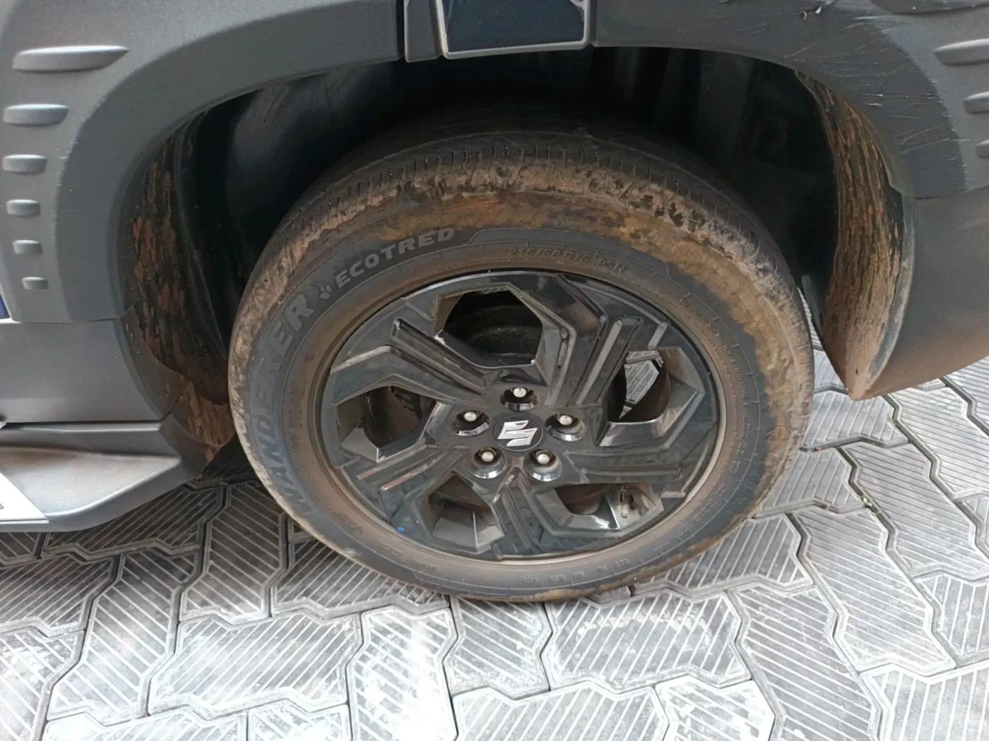 2023 Maruti BREZZA ZXI AT SMART HYBRID, Petrol, Automatic, 29,948 km, tyre