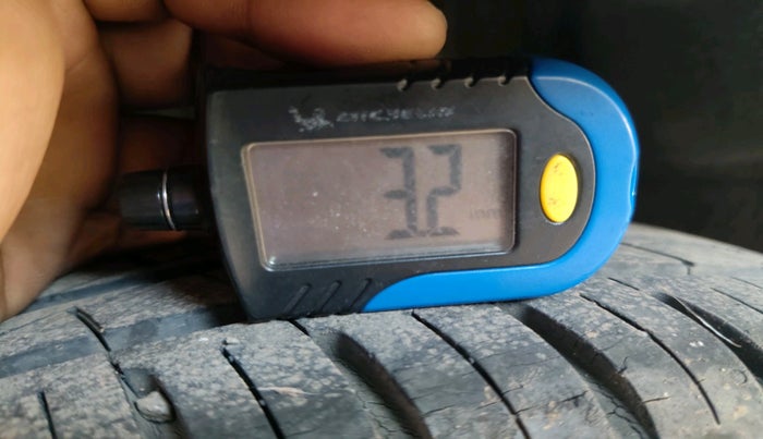 2020 Renault Kwid NEOTECH RXL 1.0 AMT, Petrol, Automatic, 15,434 km, tyre