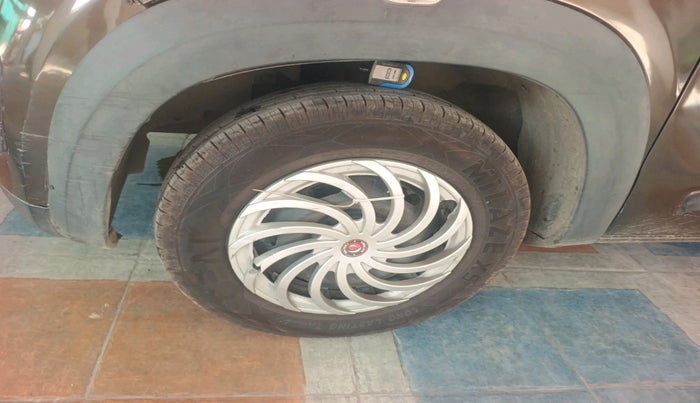 2015 Renault Kwid RXT 0.8, Petrol, Manual, 87,739 km, tyre