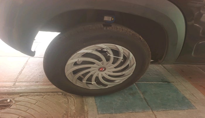 2015 Renault Kwid RXT 0.8, Petrol, Manual, 87,739 km, tyre