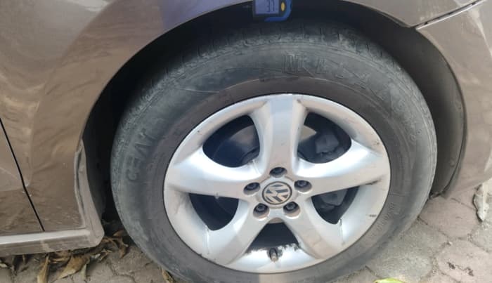 2014 Volkswagen Vento COMFORTLINE DIESEL 1.5, Diesel, Manual, 1,66,348 km, tyre