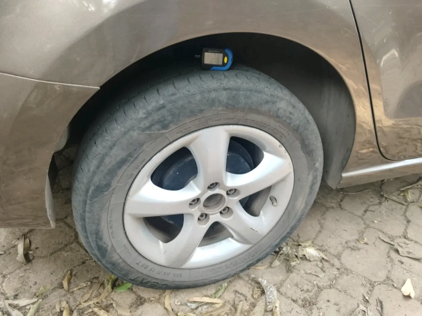 2014 Volkswagen Vento COMFORTLINE DIESEL 1.5, Diesel, Manual, 1,66,348 km, tyre