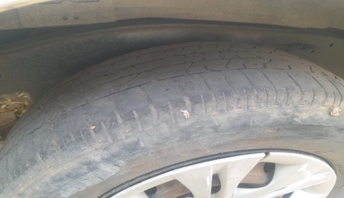 2013 Toyota Innova 2.5 GX 8 STR, Diesel, Manual, 97,759 km, tyre