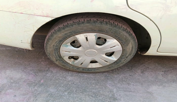 2013 Renault Scala RXE DIESEL, Diesel, Manual, 1,05,950 km, tyre