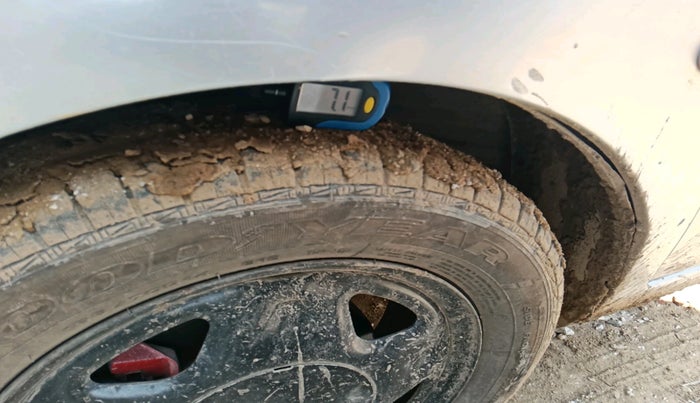 2014 Chevrolet Beat LS PETROL, Petrol, Manual, 80,541 km, tyre