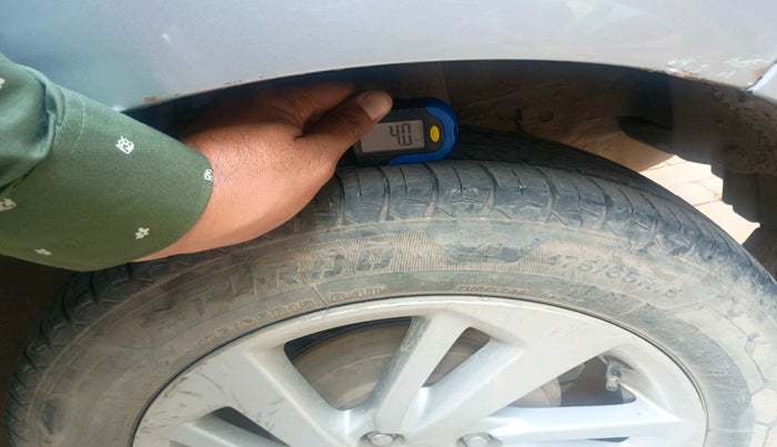 2015 Honda Jazz 1.2L I-VTEC V AT, CNG, Automatic, 1,30,988 km, tyre