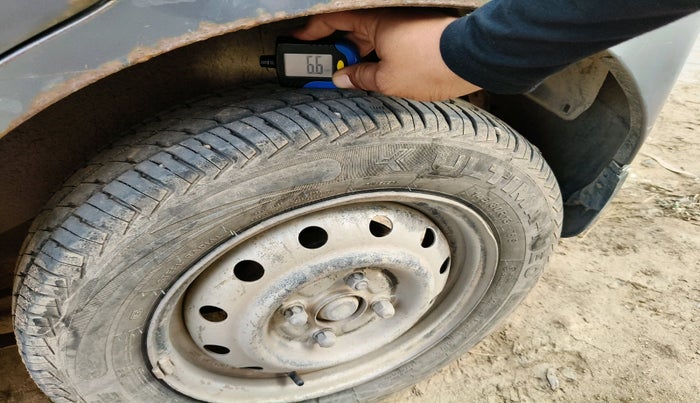 2013 Maruti Wagon R 1.0 LXI CNG, CNG, Manual, 1,19,831 km, tyre