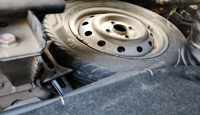 2013 Maruti Wagon R 1.0 LXI CNG, CNG, Manual, 1,19,831 km, tyre