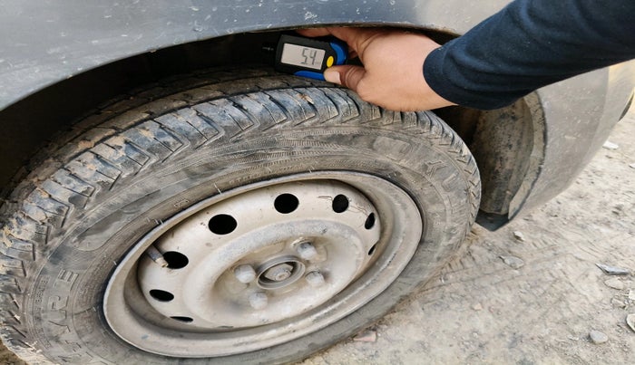 2013 Maruti Wagon R 1.0 LXI CNG, CNG, Manual, 1,19,831 km, tyre