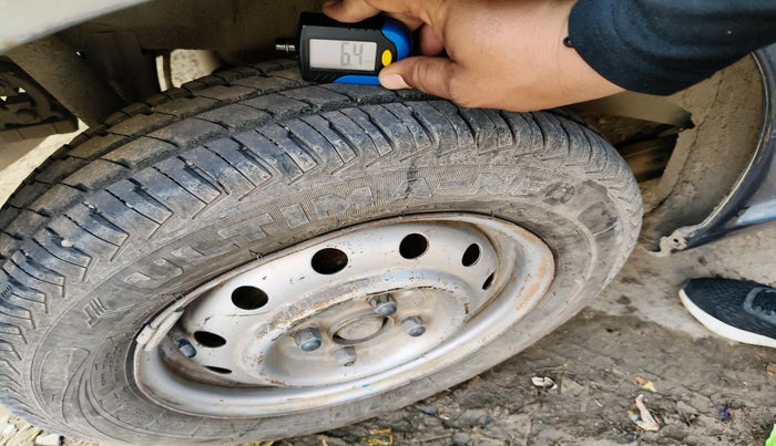 2013 Maruti Wagon R 1.0 LXI CNG, CNG, Manual, 1,19,831 km, tyre