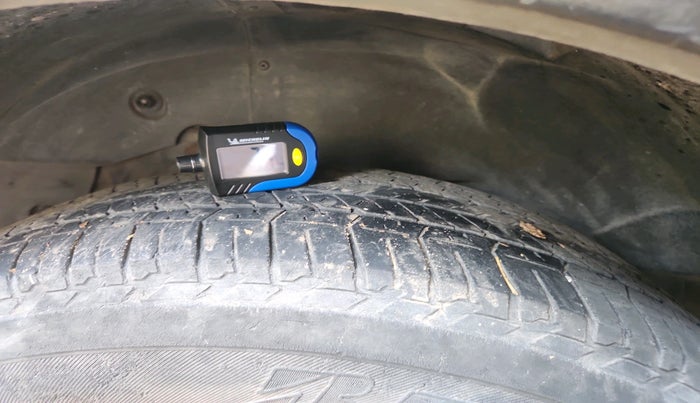 2017 Mahindra XUV500 W8 AT, Diesel, Automatic, 1,16,501 km, tyre