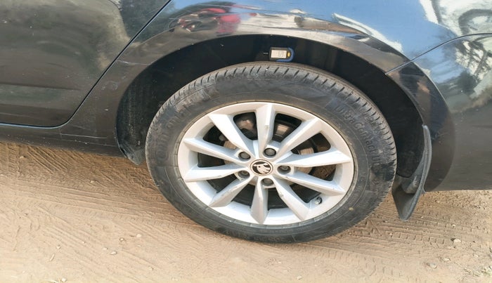 2014 Skoda Octavia AMBITION 2.0 TDI, Diesel, Manual, 1,43,029 km, tyre