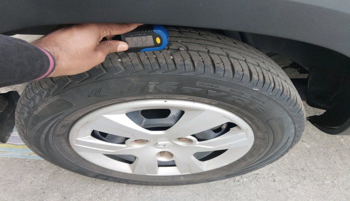 2016 Renault Kwid RXT 0.8, Petrol, Manual, 59,121 km, tyre