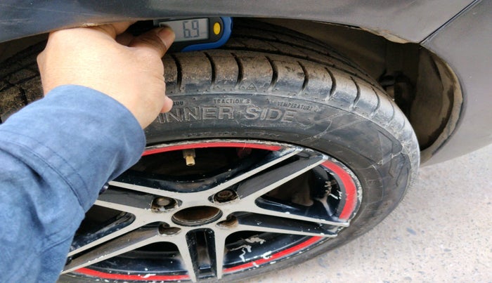 2018 Maruti Alto 800 LXI CNG, CNG, Manual, 1,07,184 km, tyre