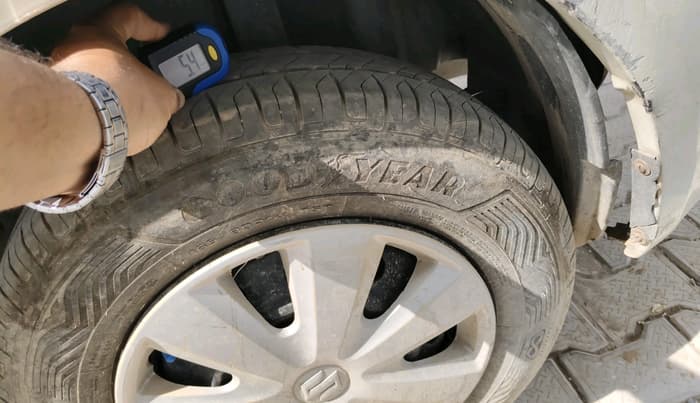 2008 Maruti Swift Dzire VXI 1.3, CNG, Manual, 1,14,831 km, tyre