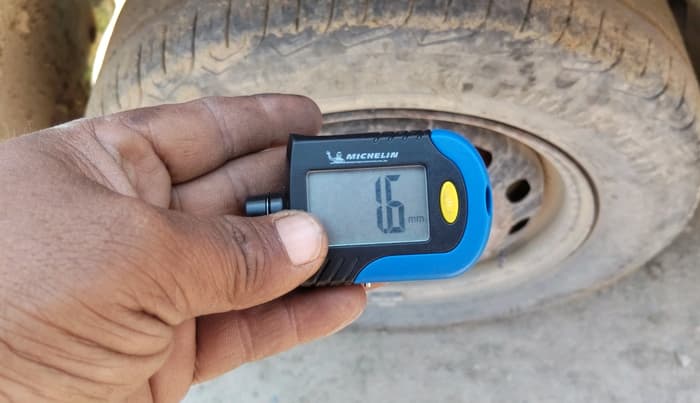 2018 Mahindra KUV 100 NXT K4+ D 6 STR, Diesel, Manual, 1,60,424 km, tyre