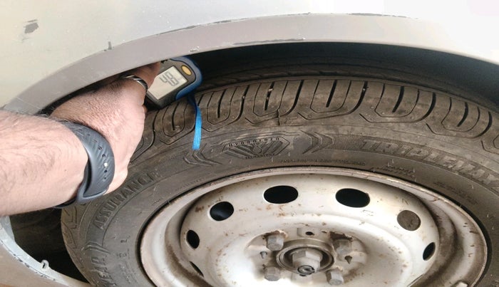 2006 Tata Indica V2 DLG BS II, Diesel, Manual, 9,62,249 km, tyre